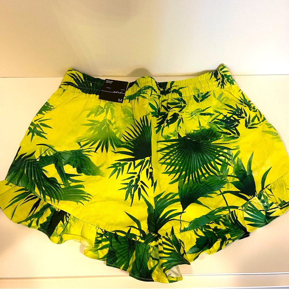 INC Paradise Call Shorts. NWT.